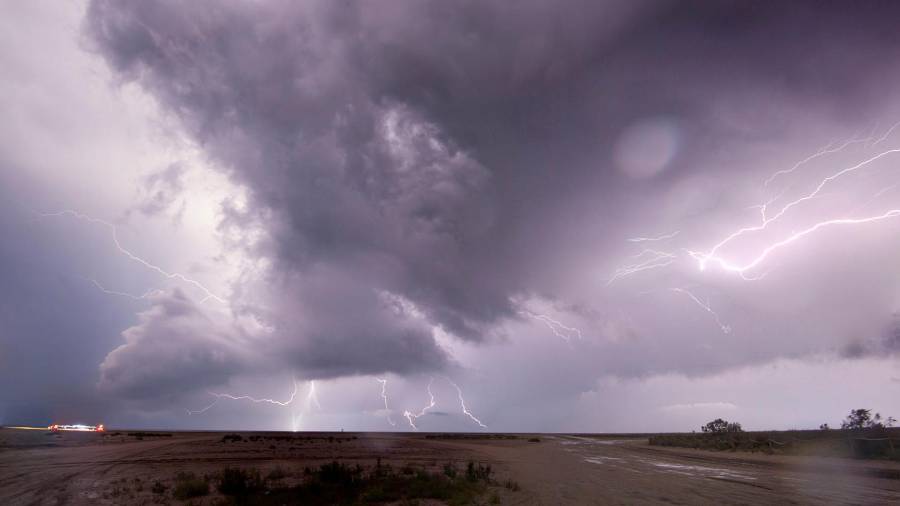 Imatge d'una tempesta elèctrica al Delta de l'Ebre. Foto: Joan Revillas