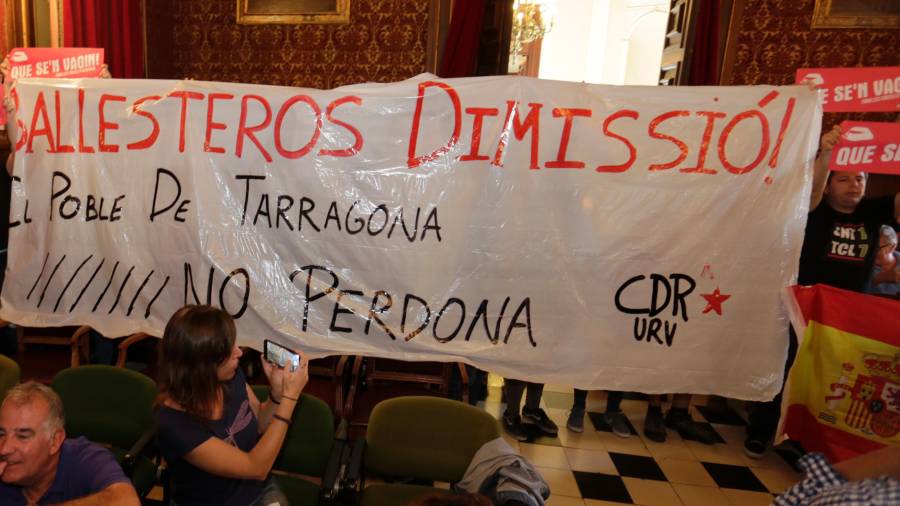 Membres dels comitès de defensa del referèndum exigeixen la dimissió de Ballesteros i que Guàrdia Civil i Policia Nacional marxin de Catalunya
