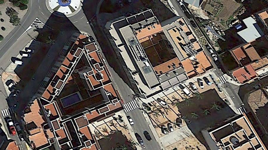 Imatge aèria de la piscina on s'ha produït la mort. Google Maps.