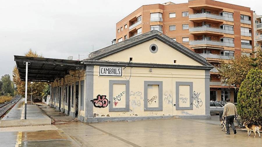Imagen de archivo de la antigua estación de tren de Cambrils. foto: ALBA MARINÉ