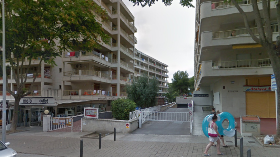 Imagen de terrazas de hoteles de la calle Vendrell de Salou.