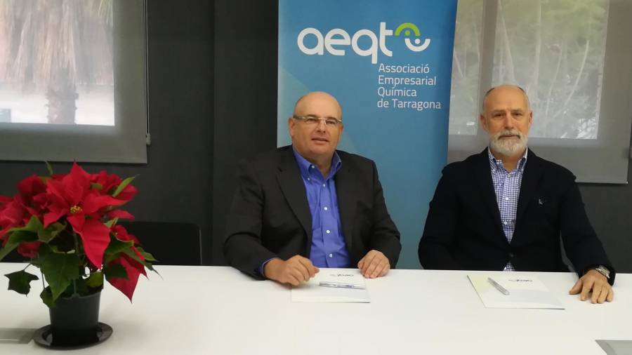 Moment de la signatura entre Miasa Logística i l'AEQT. FOTO: CEDIDA
