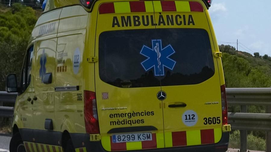 El SEM ha enviat dues ambulàncies al lloc de l'accident.