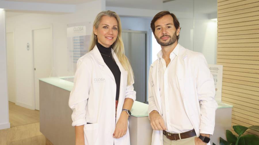 La Doctora Ana Archidona y el Doctor Ricardo Closa, en el centro médico Closa Oftalmòlegs, en Tarragona. Foto: Alba Mariné