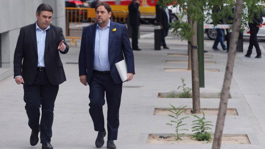El vicepresidente cesado, Oriol Junqueras, el pasado 2 de noviembre a su llegada a la sede de la Audiencia Nacional junto a su abogado. FOTO: EFE