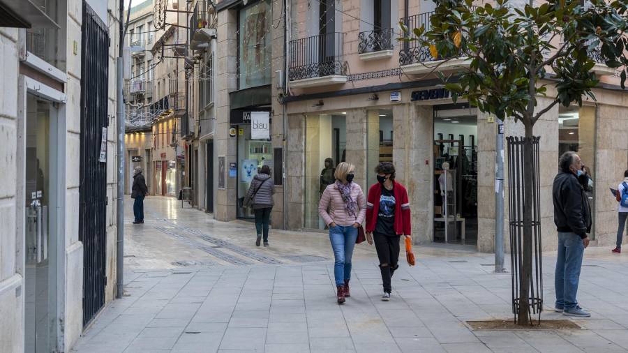 Zona comercial del centre de la ciutat de Tortosa. FOTO: JOAN REVILLAS