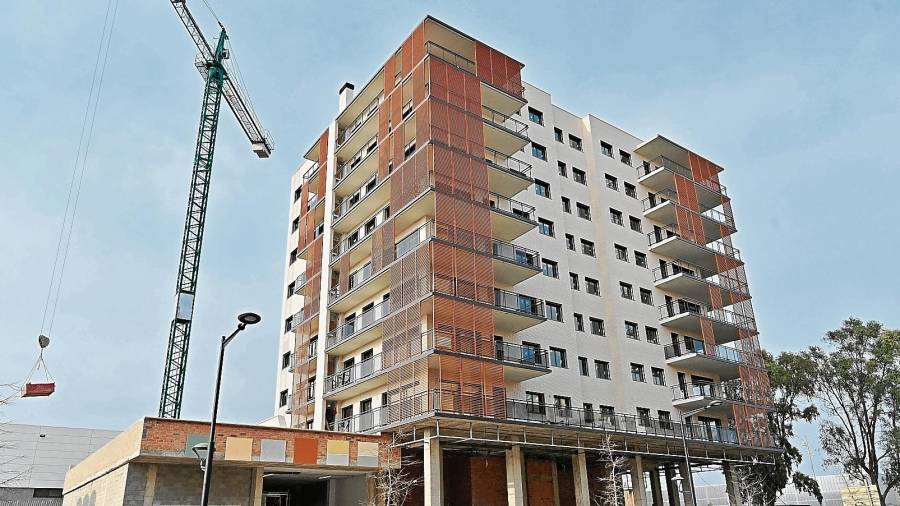 La promoción de viviendas de Mas Mainer tiene previsto entregar los primeros pisos entre mayo y junio de este 2020. FOTO: Alfredo González