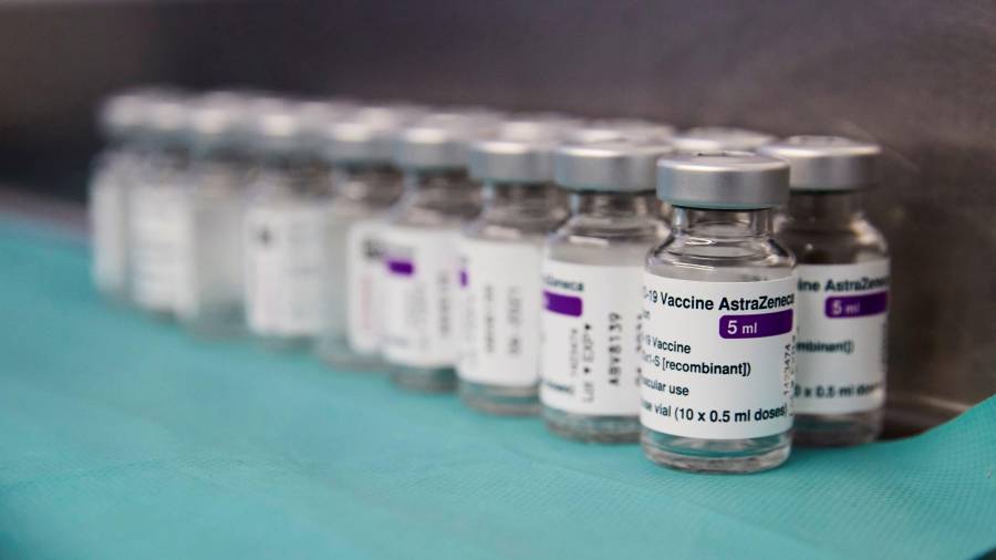 Catalunya recibirá hoy más dosis de la vacuna de AstraZeneca. EFE