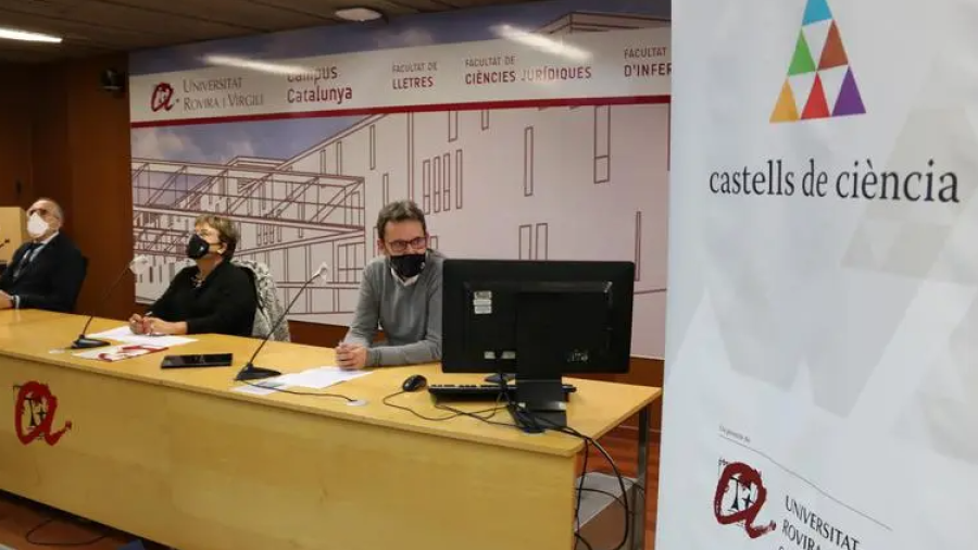 Presentació de 'Castells de Ciència', impulsada per la Unitat de Comunicació de la Ciència de la URV i la Càtedra de Castells de la URV. Foto: Núria Torres (ACN)