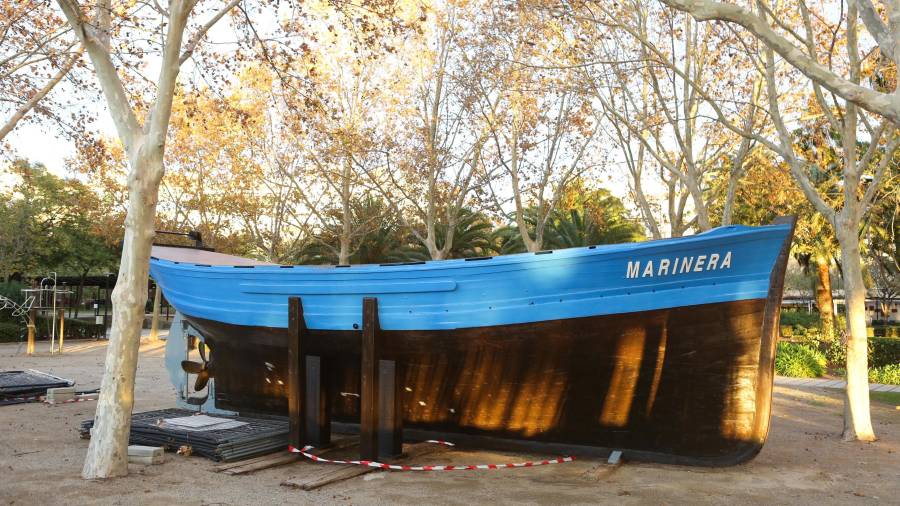 La ‘Marinera’, instalada en una de las entradas al parque, se ha reparado en seis meses. FOTO: ALBA MARINÉ