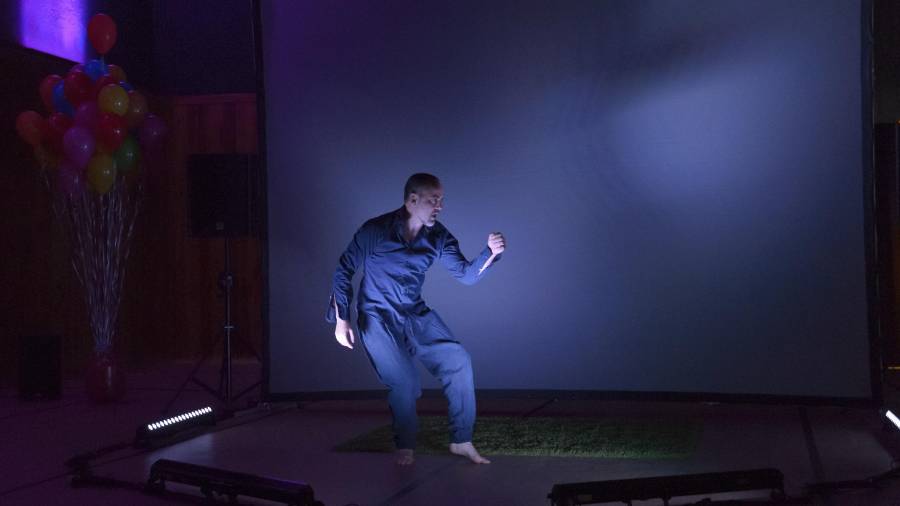 En l’espectacle també hi ha participat el reconegut ballarí i coreògraf Roberto Olivan. FOTO: JOAN REVILLAS