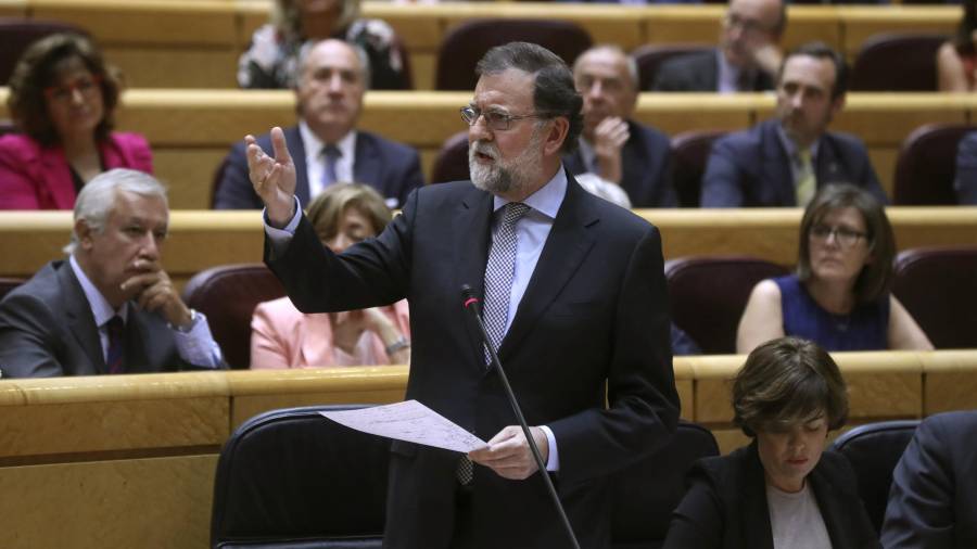 El presidente del Gobierno, Mariano Rajoy, en la sesión de control al Ejecutivo celebrada ayer en el pleno del Senado. Foto: huesca/efe