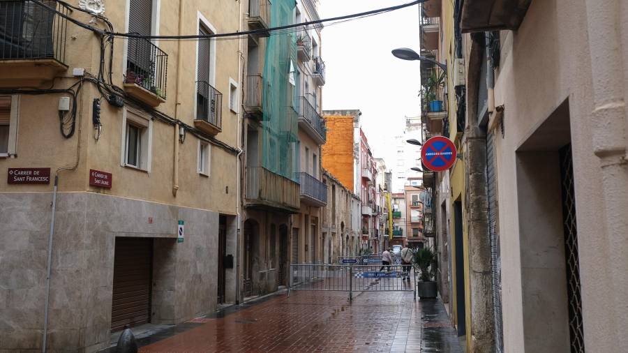 Desde el barrio del Carme alertan de que en la calles como la de Sant Jaume hay viviendas vacías y en muy mal estado. FOTO: FABIÁN ACIDRES