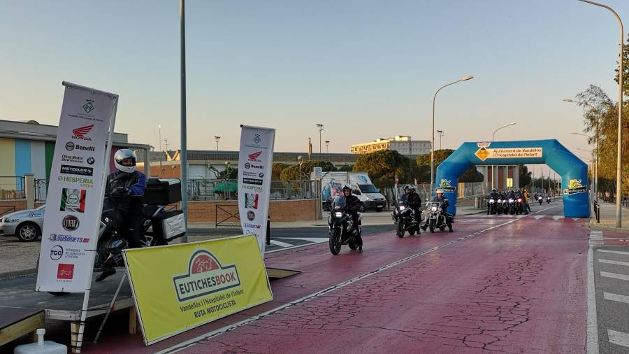 250 motociclistes i alguns famosos es reuneixen a la Eutichesbook a Vandellòs i l'Hospitalet