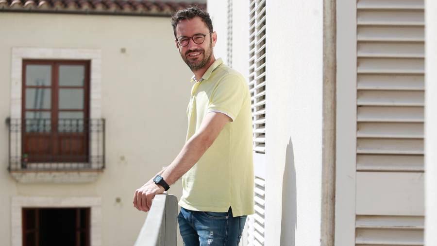 L’alcalde de Vila-seca, Pere Segura, al balcó de l’ajuntament. FOTO: F. Acidres
