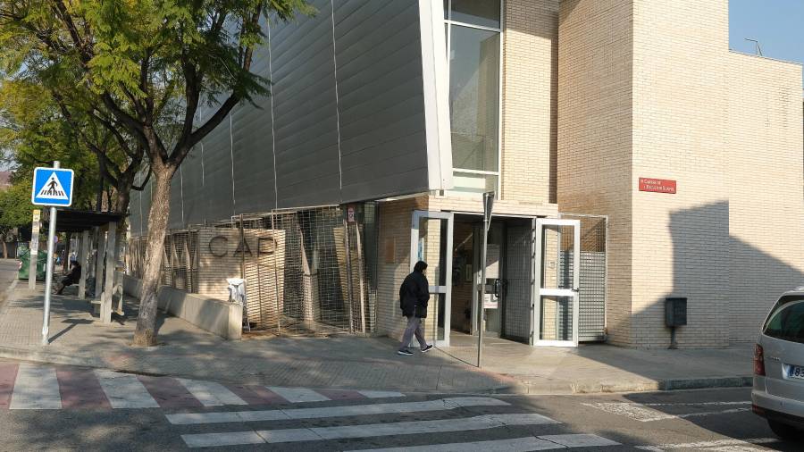 El exterior del centro de atención primària Marià Fortuny de Reus, uno de los que se ha traspasado a Salut. FOTO: FABIÁN ACIDRES