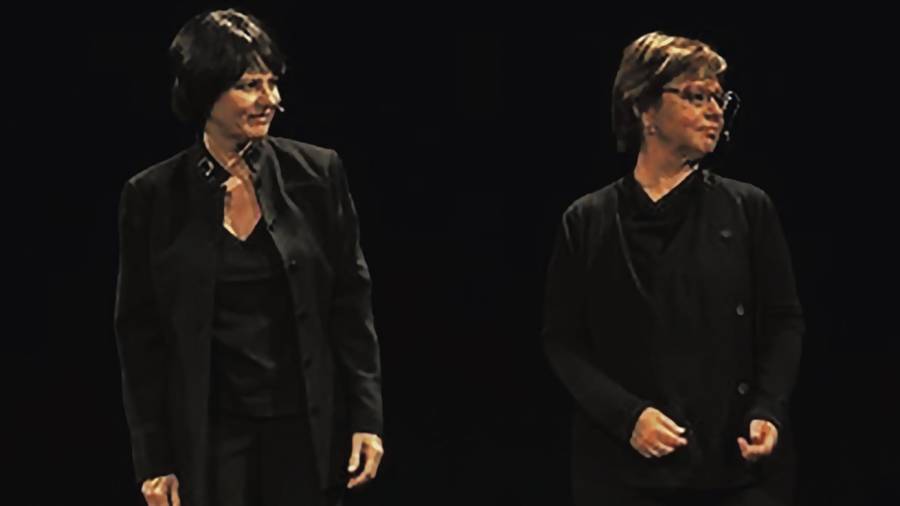 Chantal Maillard y Piedad Bonnett, el 20 de octubre de 2018, en el recital de clausura del Festival de Poesía Irreconciliables de Málaga, que dio lugar a su libro conjunto «Daniel. Voces en duelo».