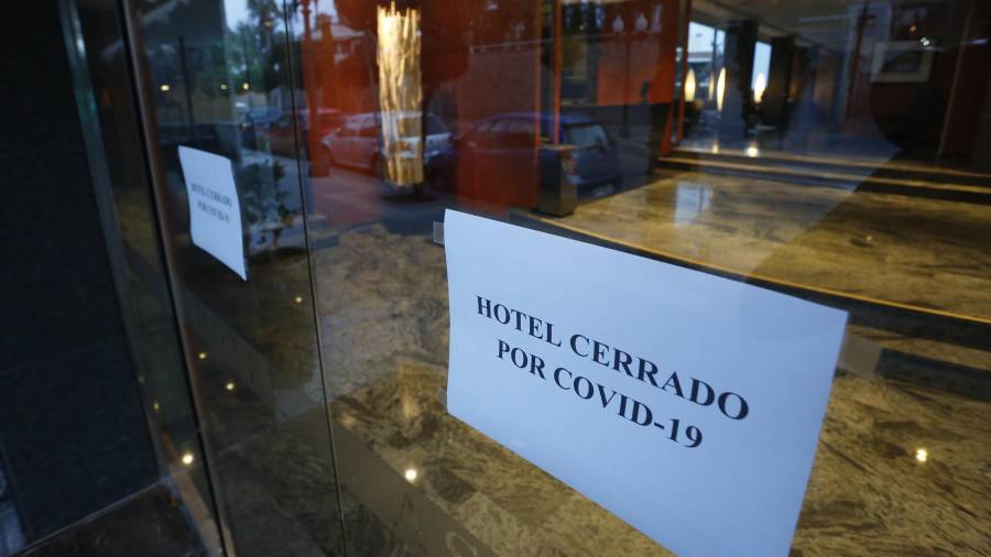 La mayoría de establecimientos hoteleros de la ciudad han empezado a cerrar sus puertas. FOTO: PERE FERRÉ