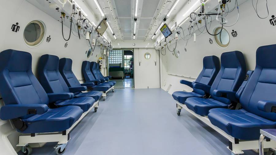 Imagen del interior de una cámara hiperbárica, en la que caben hasta nueve pacientes. FOTO: GETTYIMAGES