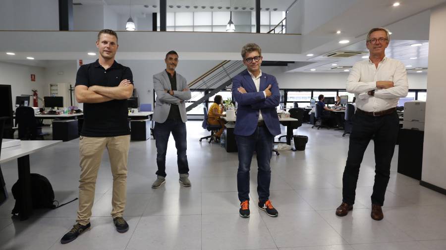 Desde la izquierda, Enric Ginovart, Miquel Mora, Marc Arza y Armand Bogaarts, cuatro de los seis fundadores de StartSud. FOTO: Pere Ferré