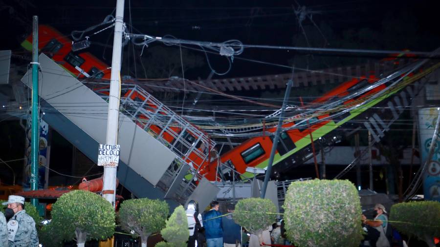 Imagen del accidente en el metro de México. EFE