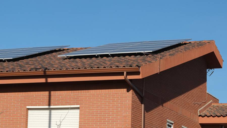 Placas fotovoltaicas instaladas recientemente en Reus. Foto: Fabián Acidres
