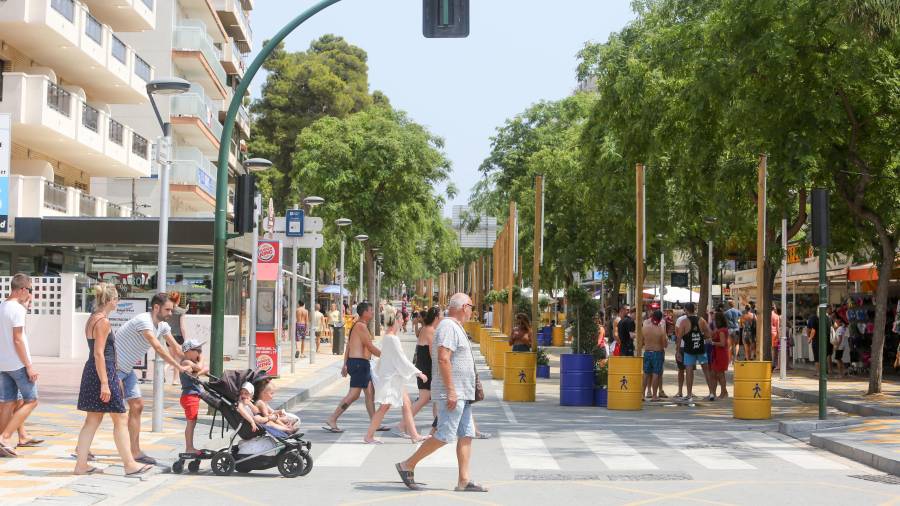 La intención del Ayuntamiento de Salou es peatonalizar toda la avenida Carles Buïgas. FOTO: ALBA MARINÉ