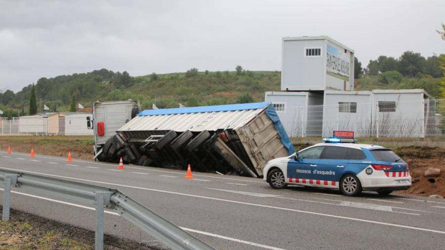 Estat com va quedar el camió accidentat. Foto: Pep Morató