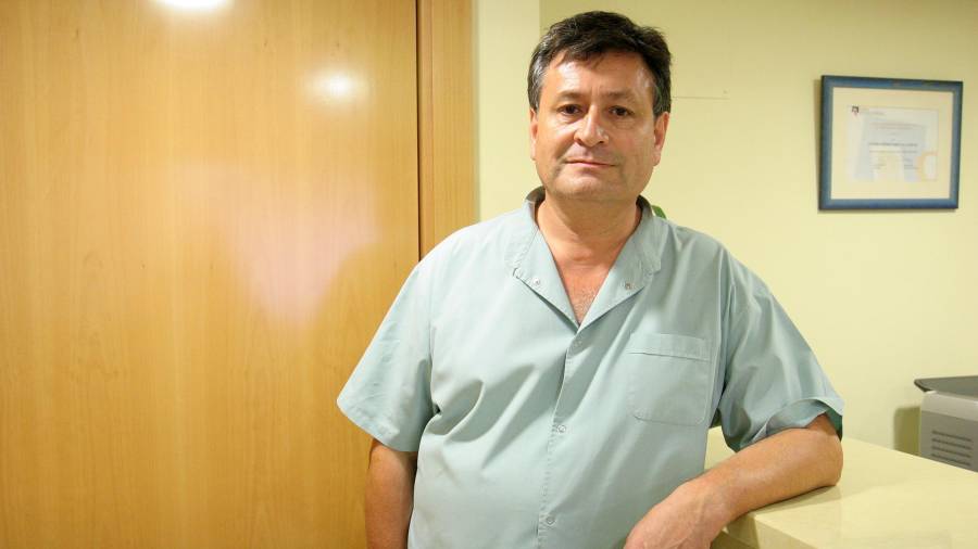 Sergio Guzmán en su clínica de Tarragona. FOTO: DT