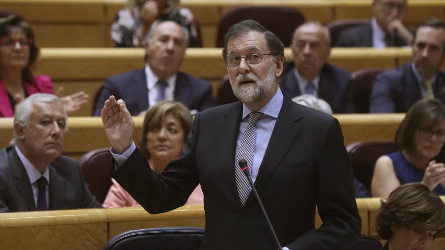 El presidente del Gobierno, Mariano Rajoy, interviene en la sesión de control al Ejecutivo, celebrado hoy en el pleno del Senado. FOTO: EFE