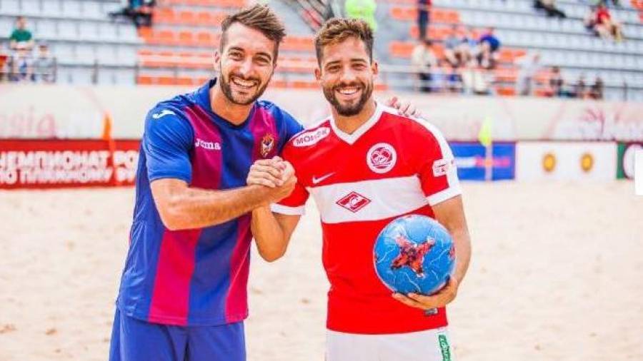 Llorenç Gómez y Edu Suárez se enfrentaron por primera vez en la Superliga Rusa. Foto: BeachSoccerRussia