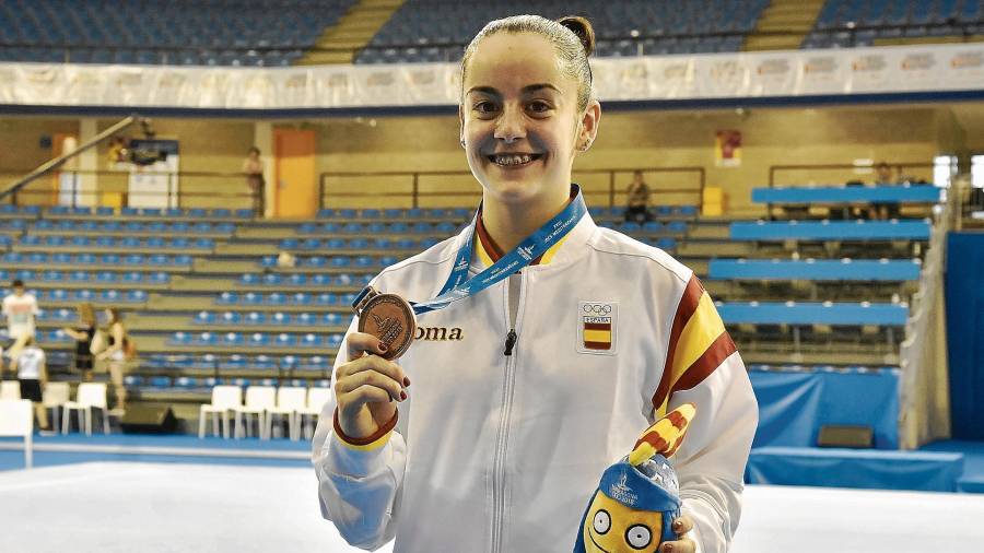 Ana Pérez, con la medalla de bronce lograda en estos Juegos Mediterráneos. FOTO: Alfredo González