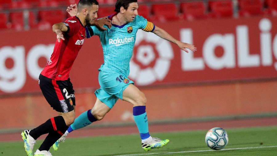 Messi controla el esférico en el partido ante el Mallorca de la pasada jornada. FOTO: EFE