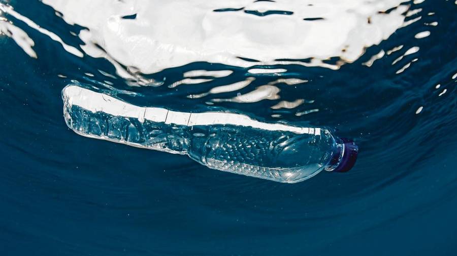 Las botellas de plástico están inundando mares y océanos de todo el mundo. FOTO: Istock/Thinkstock