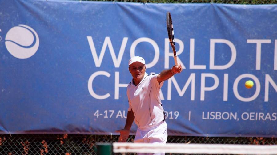 Edu Osta, durante su partido de semifinales ante el alemán Norbert Henn. FOTO: ITF séniors