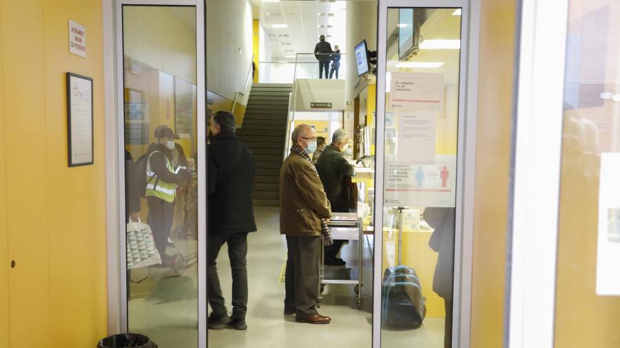 Imagen de la entrada del CAP Jaume I de Tarragona, ayer por la mañana. FOTO: PERE FERRÉ