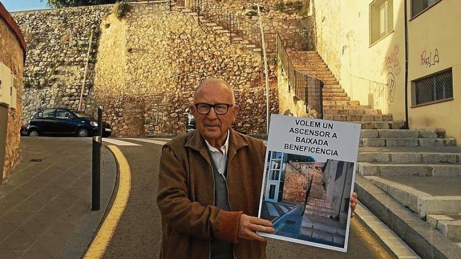 Josep Mir, vecino que ha organizado la recogida de firmas. FOTO: CEDIDA