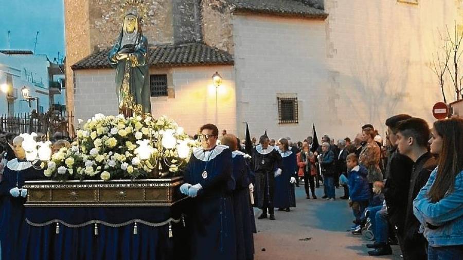 La processó del Sant Enterrament va ser seguida amb respecte i la  presència de molts visitants