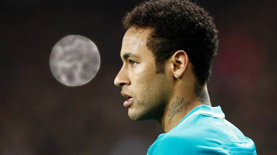 Els futbolistes són els almogàvars de la pilota. Passi-ho bé senyor Neymar. EFE