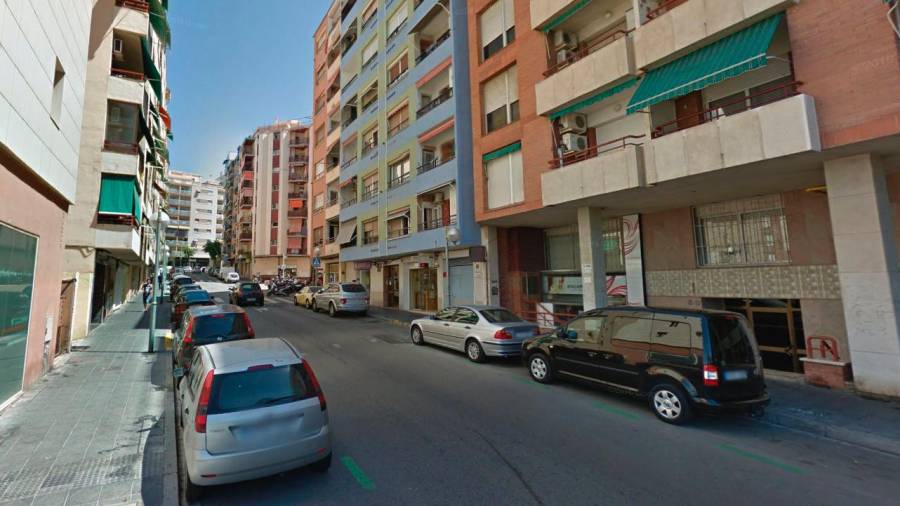 El acusado se dirigió a una tienda situada en la calle de Francesc Bastos de Tarragona