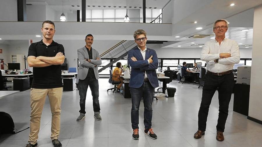 Desde la izquierda, Enric Ginovart, Miquel Mora, Marc Arza y Armand Bogaarts, cuatro de los cinco fundadores de Startsud. Foto: Pere Ferré/DT