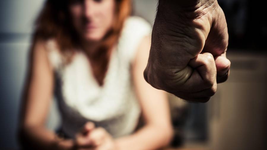 El hombre fue condenado por maltratos a su mujer y a su hija. foto: getty images