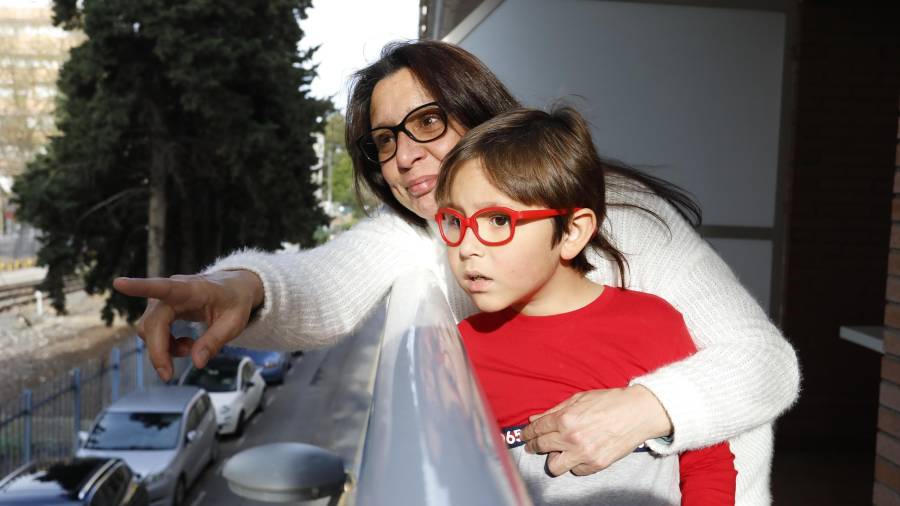 Madre e hijo: Florencia Vaeza y Manuel García FOTO: PERE FERRÉ