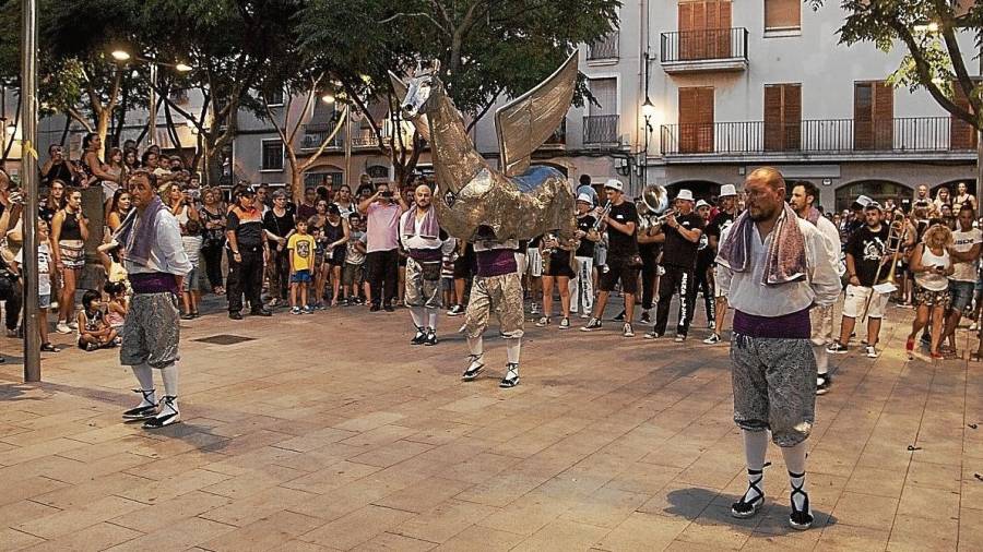 El Cavall Alat, un dels elements festius de Vila-seca que es va presentar oficialment l’any 2019, participarà en el seguici festiu de la festa. FOTO: Aj. Vila-seca