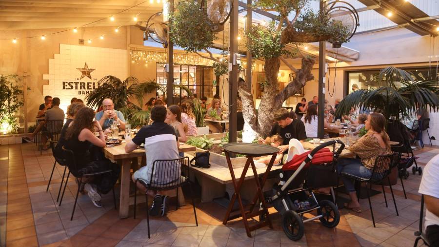 Terraza del Bar del Pòsit, un ejemplo evidente de ‘jardín gastronómico’. FOTO: ALBA MARINÉ