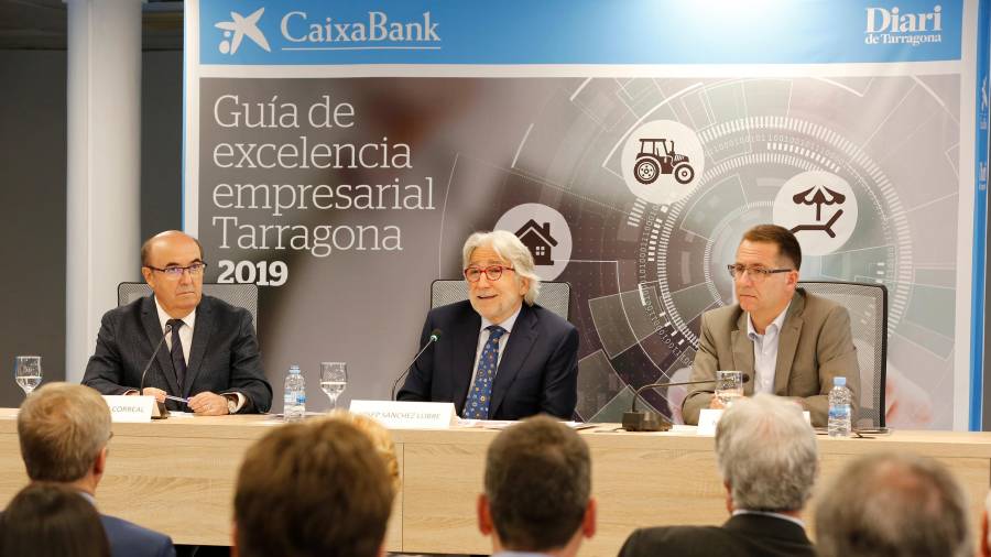Josep Ramon Correal, Josep Sánchez Llibre y Miquel Àngel Bové, ayer en el Diari. FOTO: Pere Ferré