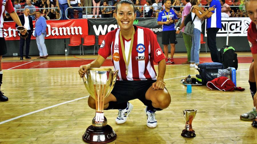 En la imagen la jugadora de Ulldecona Sandra Rovira. Foto: Èric Oliva