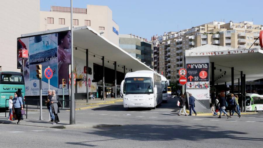 El acoso a la joven se inició en la estación de autobuses de Tarragona. FOTO: dt