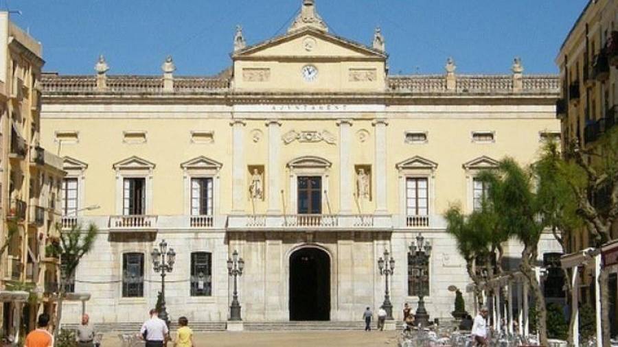 Imagen de archivo de la fachada del Ayuntamiento de Tarragona. DT