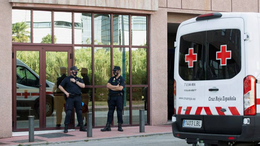 Imagen de la policía nacional en Málaga, donde se ha producido uno de los rebrotes. EFE